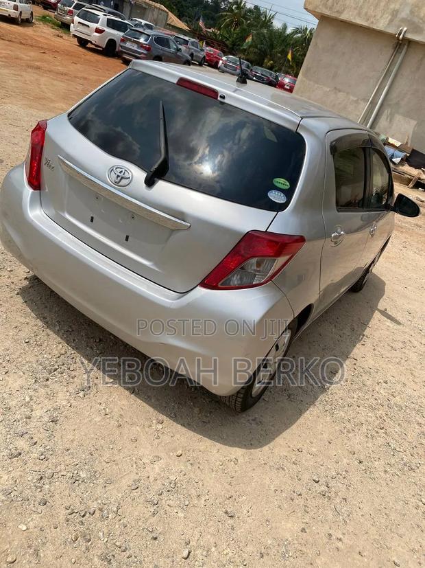Toyota Vitz 2012 Silver