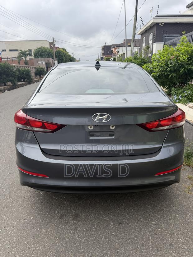 Hyundai Elantra Limited Sedan FWD (1.8L 4cyl 6A) 2013 Gray