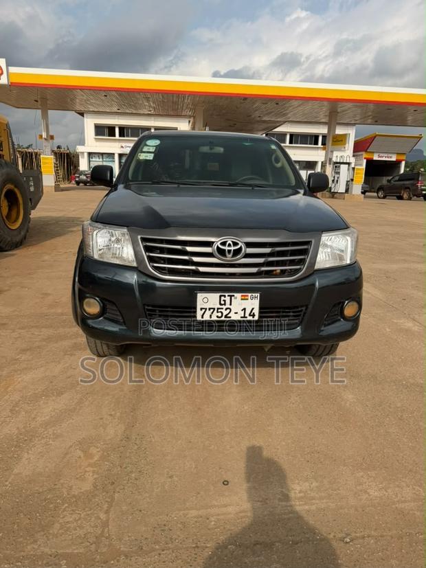 Toyota Hilux 2014 Black