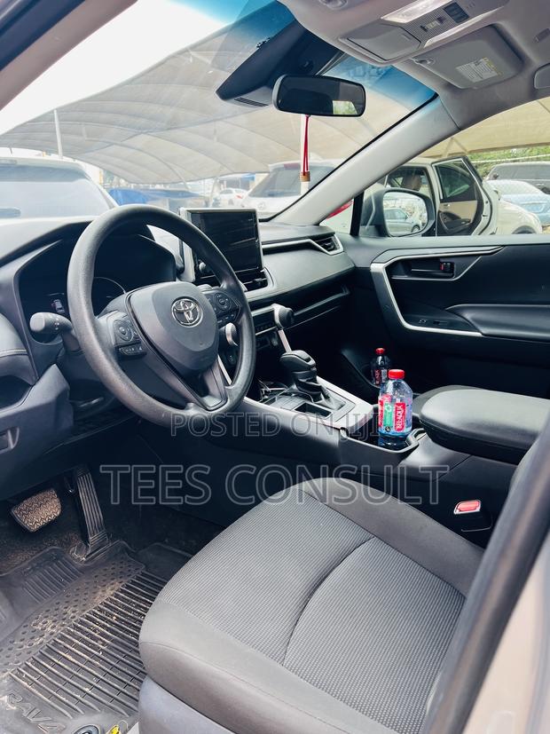 Toyota RAV4 2024 Silver