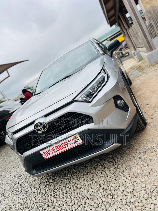 Toyota RAV4 2024 Silver