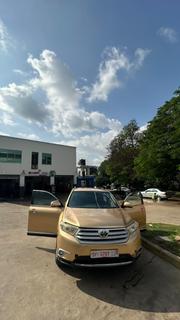 Toyota Highlander 2013 Gold for sale