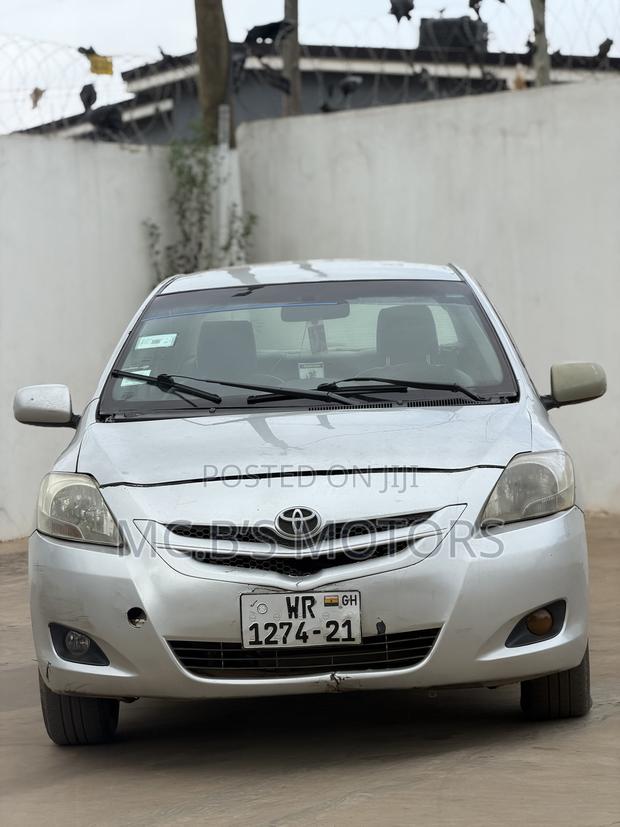 Toyota Belta 2012 Silver