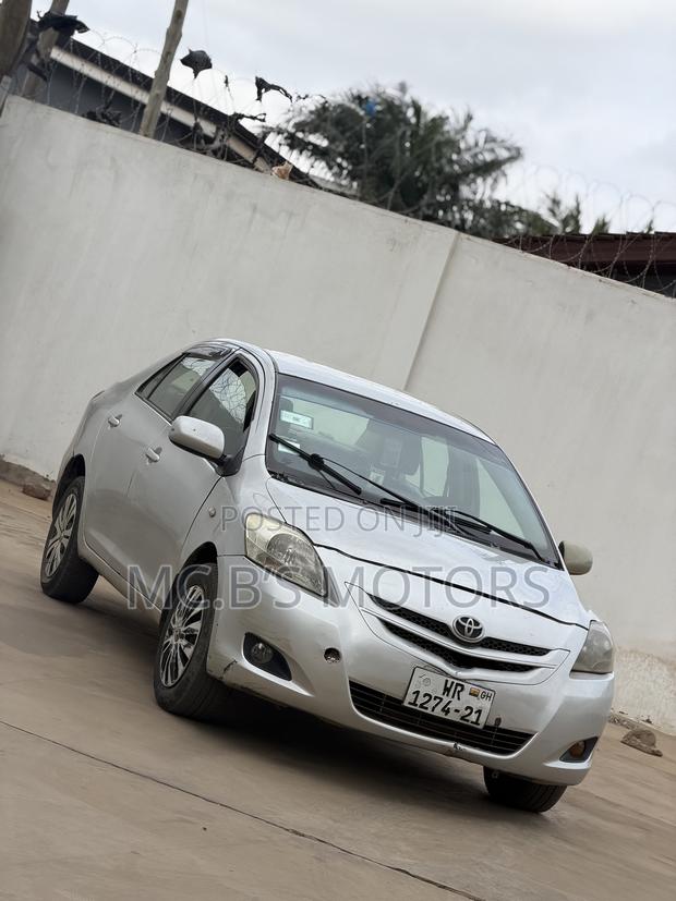 Toyota Belta 2012 Silver