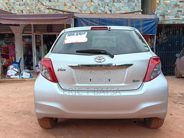 Toyota Vitz 2014 Silver