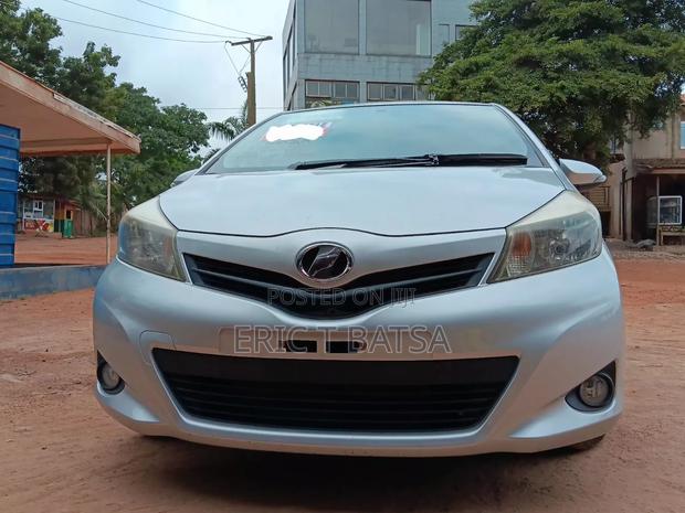 Toyota Vitz 2014 Silver