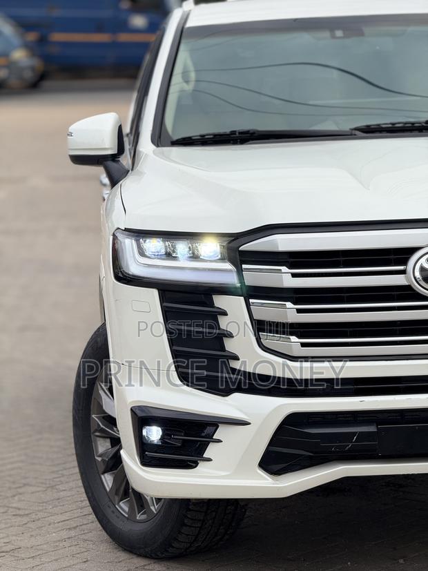 Toyota Land Cruiser 2015 White