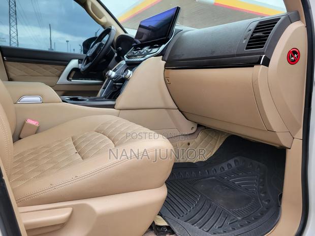 Toyota Land Cruiser 2015 White