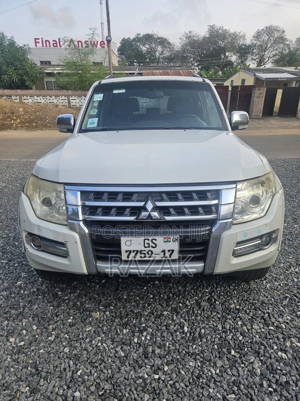 Mitsubishi Pajero 2017 Off white