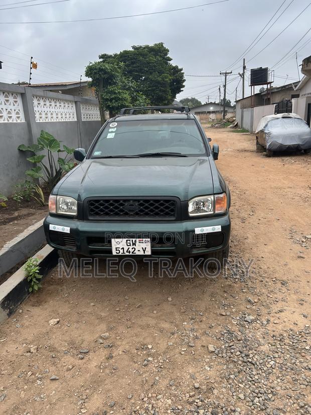 Nissan Pathfinder 2002 Green