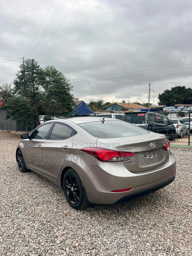 Hyundai Elantra 2015 Silver