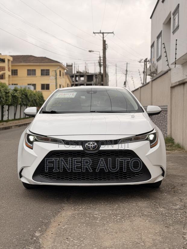 Toyota Corolla LE 2021 White