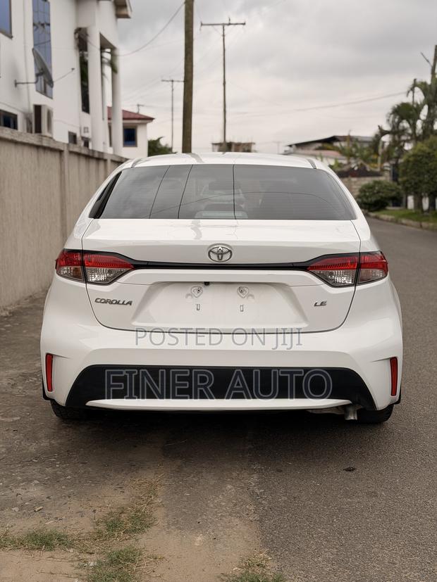 Toyota Corolla LE 2021 White