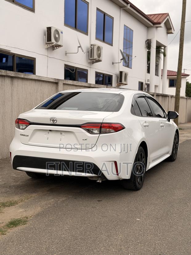 Toyota Corolla LE 2021 White