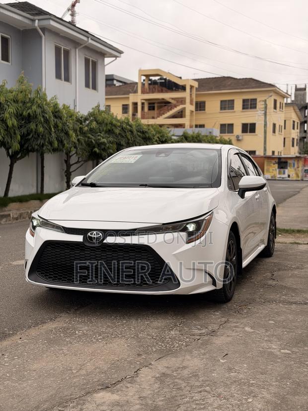 Toyota Corolla LE 2021 White