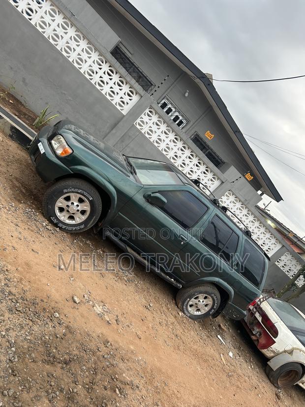 Nissan Pathfinder 2002 Green