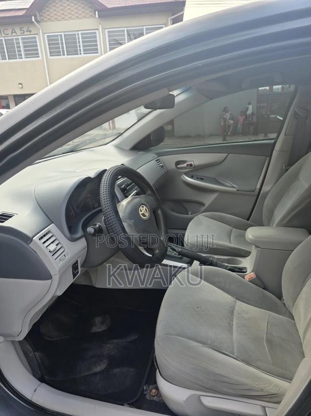 Toyota Corolla 2010 Gray