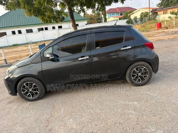 Toyota Vitz 2016 Black