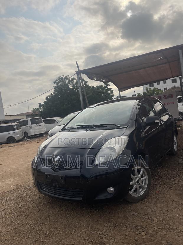 Toyota Vitz 2010 Black