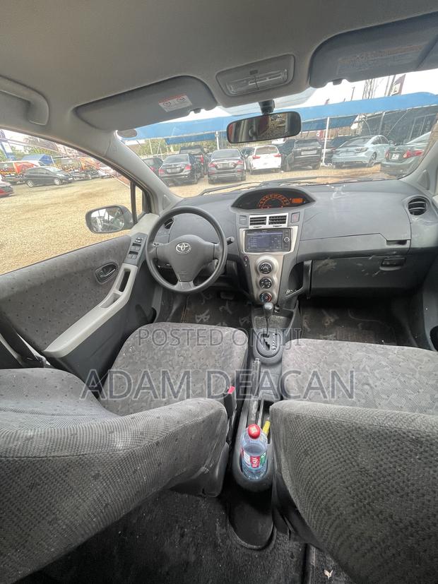 Toyota Vitz 2010 Black