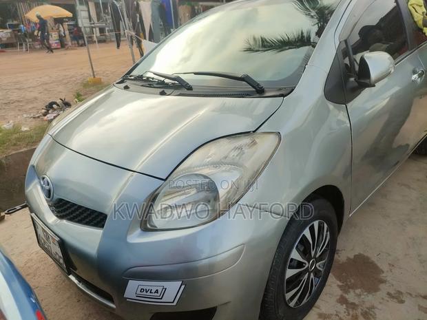 Toyota Vitz 2010 Silver