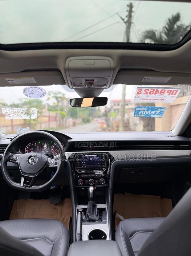 Volkswagen Passat 2.0T SE 2022 Black