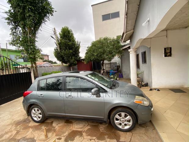 Nissan Versa 1.8 S Hatchback 2007