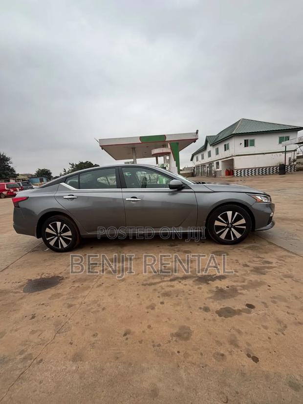 Nissan Altima 2022 Gray