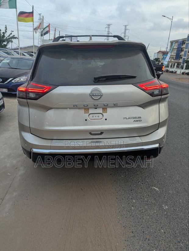 Nissan Rogue 2026 Brown