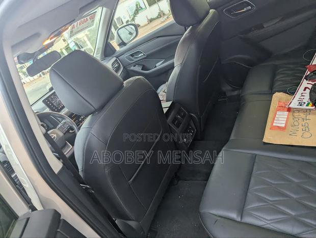 Nissan Rogue 2026 Brown