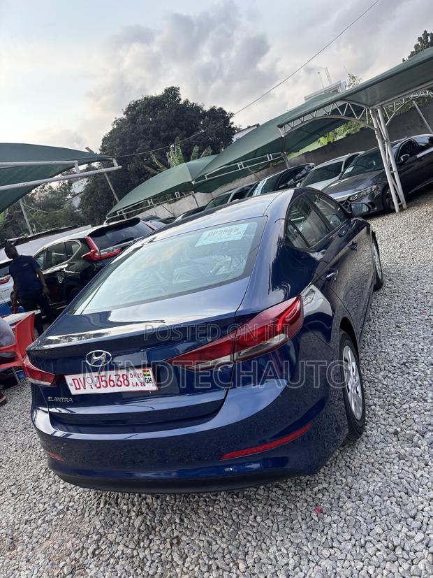 Hyundai Elantra SE Sedan FWD (2.0L 4cyl 6M) 2017 Blue