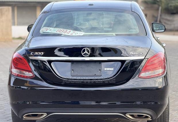 Mercedes-Benz C300 2018 Black
