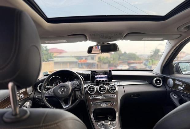 Mercedes-Benz C300 2018 Black
