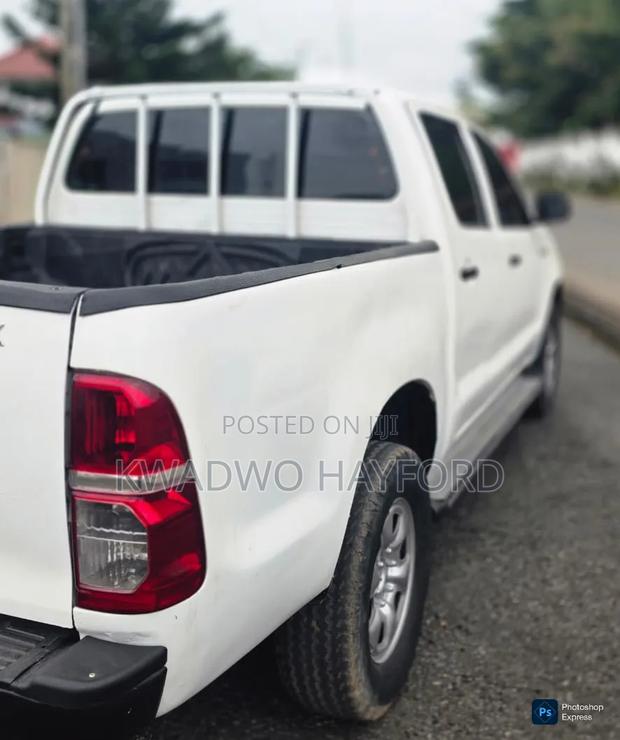 Toyota Hilux 2012 White