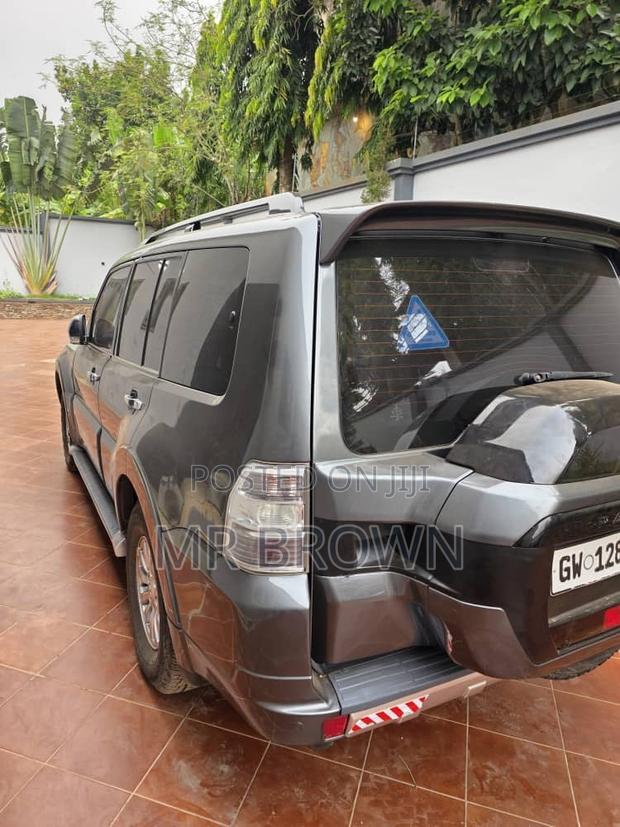 Mitsubishi Pajero V80 3.8 V6 GLS 2017 Gray