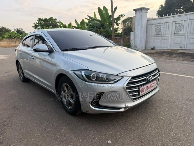 Hyundai Elantra 2017 Silver