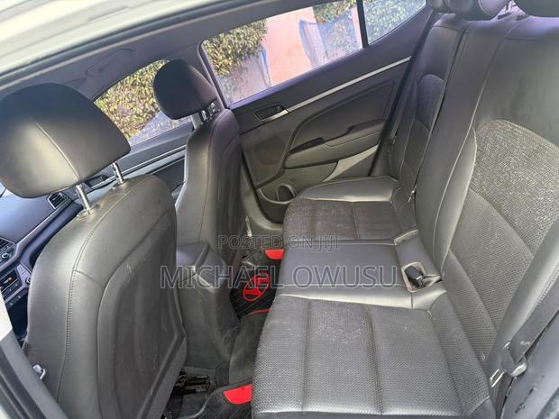 Hyundai Elantra 2017 Silver