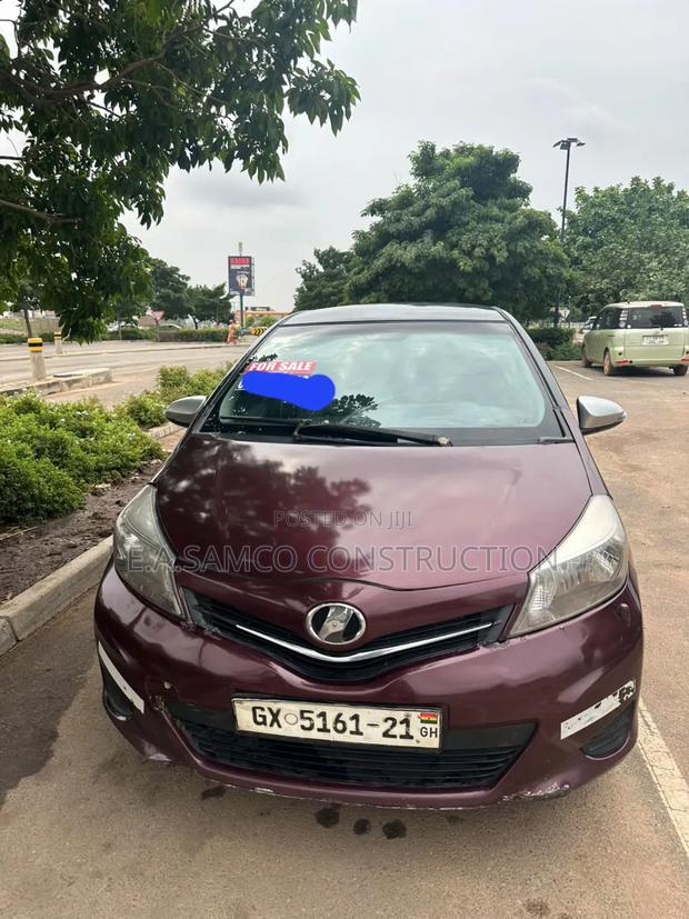 Toyota Vitz 2013 Maroon