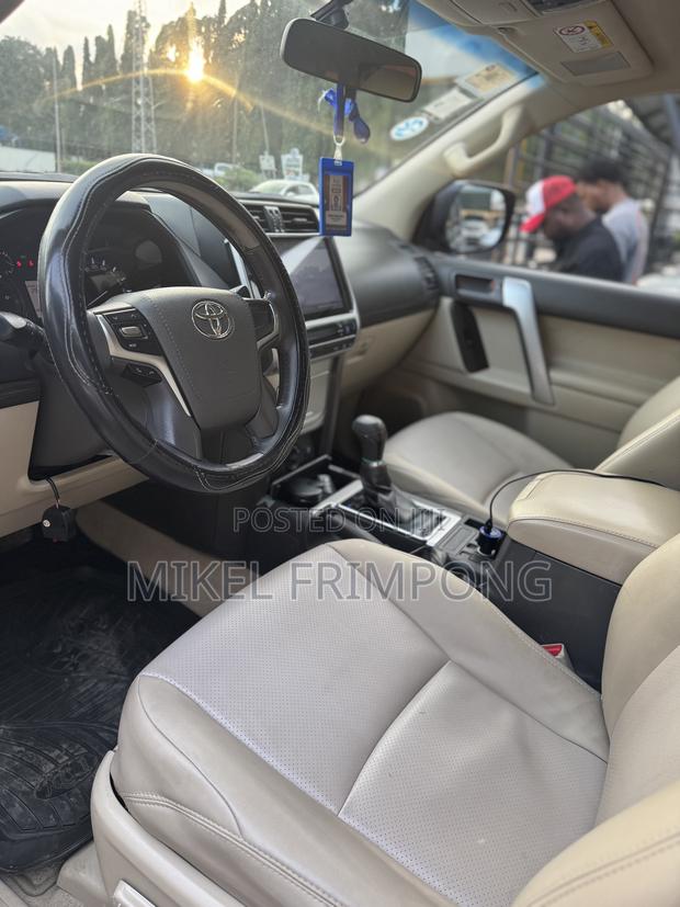 Toyota Land Cruiser Prado 2.7 2022 Black