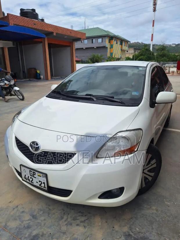 Toyota Yaris 2010 White