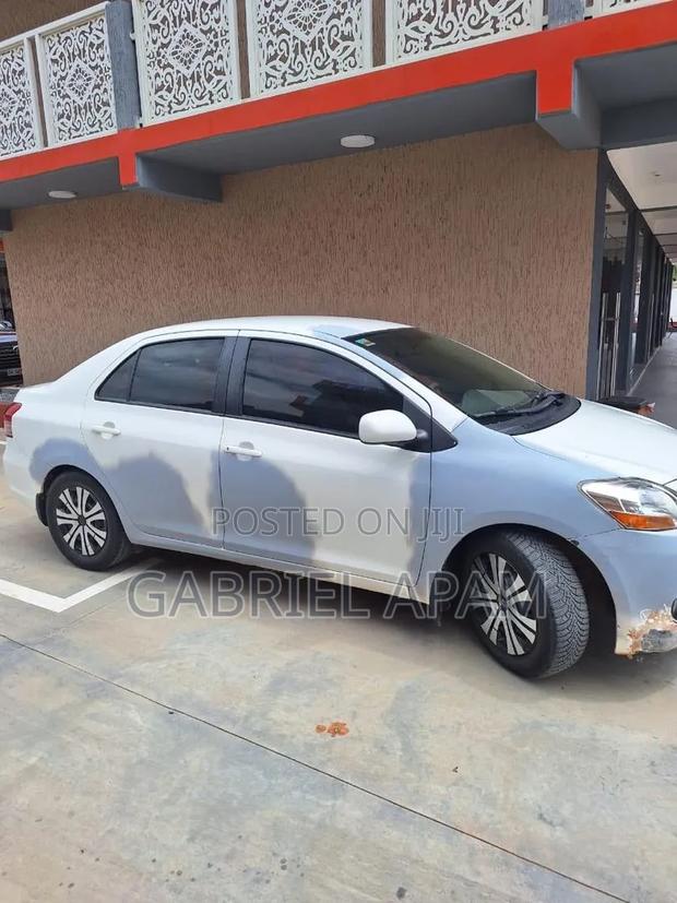 Toyota Yaris 2010 White