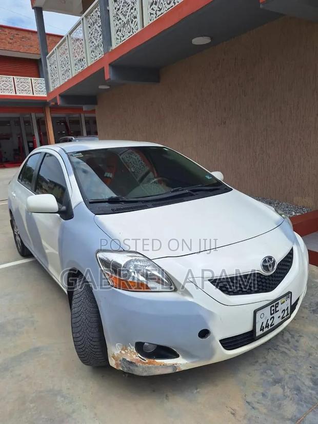 Toyota Yaris 2010 White