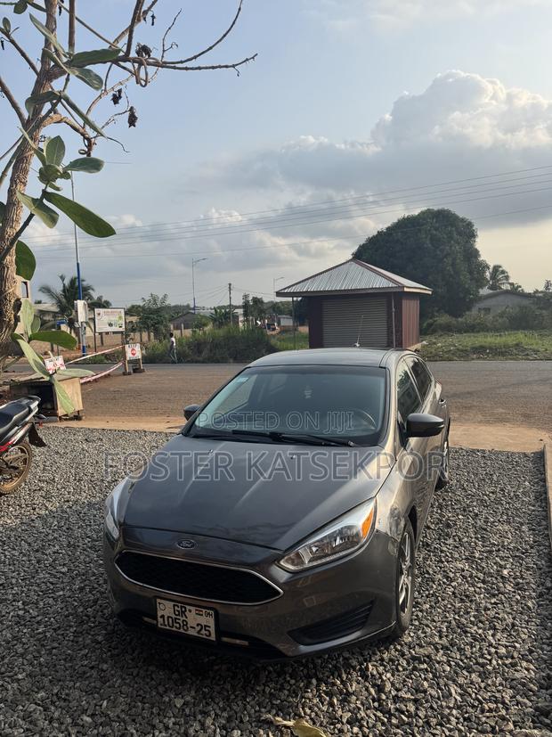 Ford Focus SE 4dr Hatchback (2.0L 4cyl 5M) 2015 Black