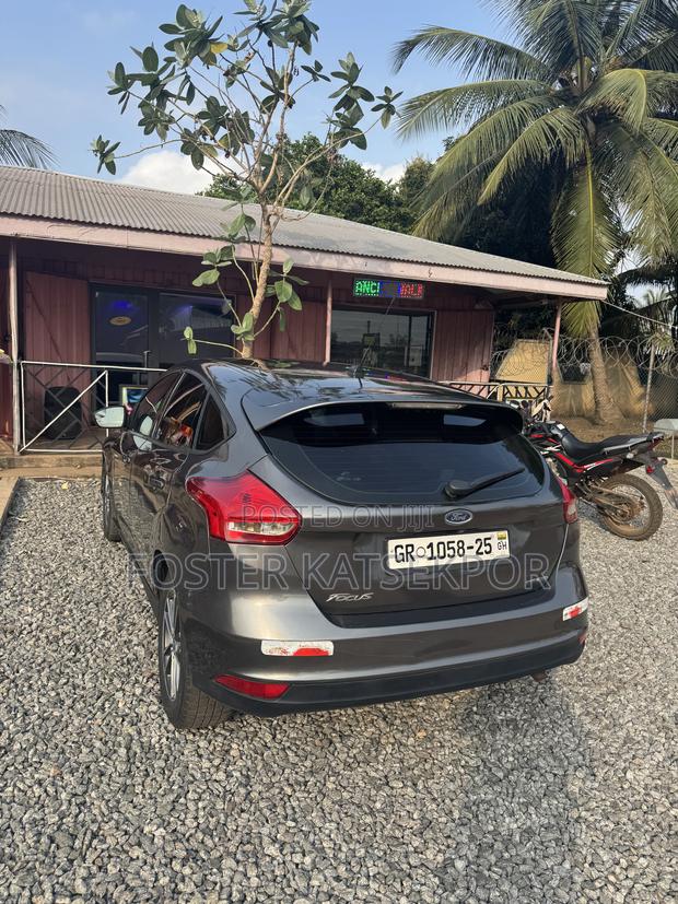 Ford Focus SE 4dr Hatchback (2.0L 4cyl 5M) 2015 Black