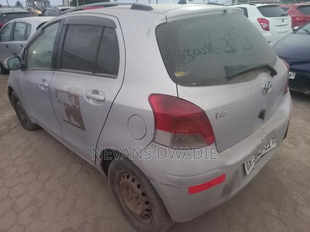 Toyota Vitz 2010 Silver