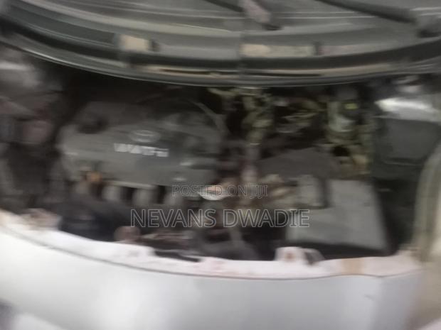 Toyota Vitz 2010 Silver