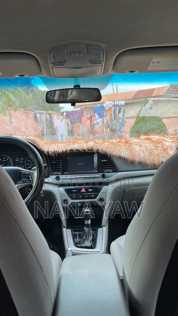 Hyundai Elantra SE Sedan FWD (2.0L 4cyl 6M) 2017 Black
