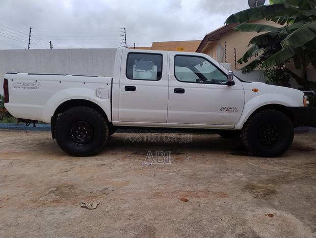 Nissan Hardbody 2016 White