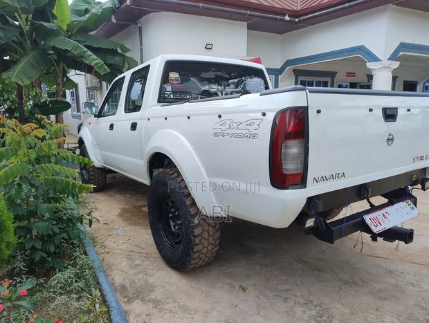 Nissan Hardbody 2016 White