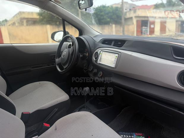 Toyota Vitz 1.3 AWD 5dr 2012 Silver
